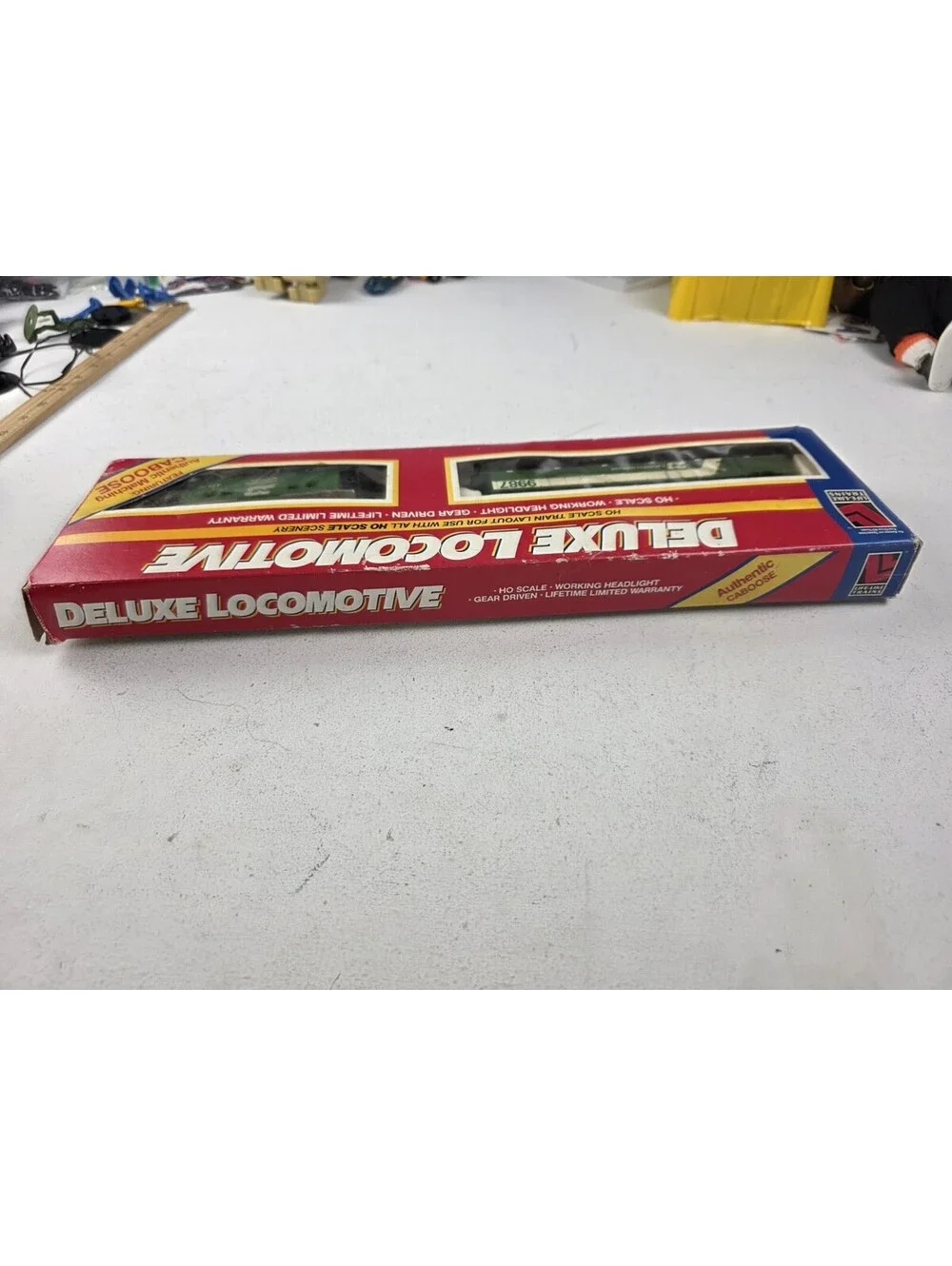 Life-Like HO Deluxe Locomotive & Caboose Burlington Northern 9987 ~ 8675 F40 NOS